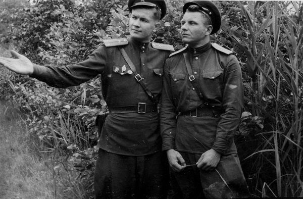 Ковалевский с другом Юрием Широких. Перлеберг,  1952 г.