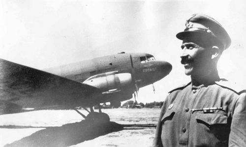 Абдусамат Тайметов и его самолёт Ли-2